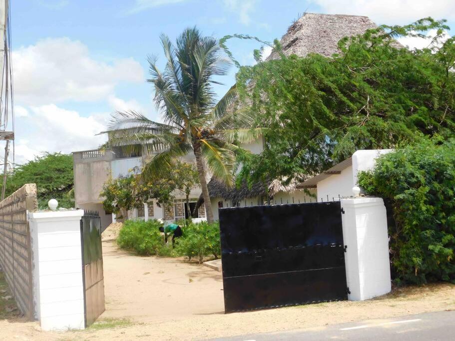 Holiday Home In Malindi Mambrui Extérieur photo