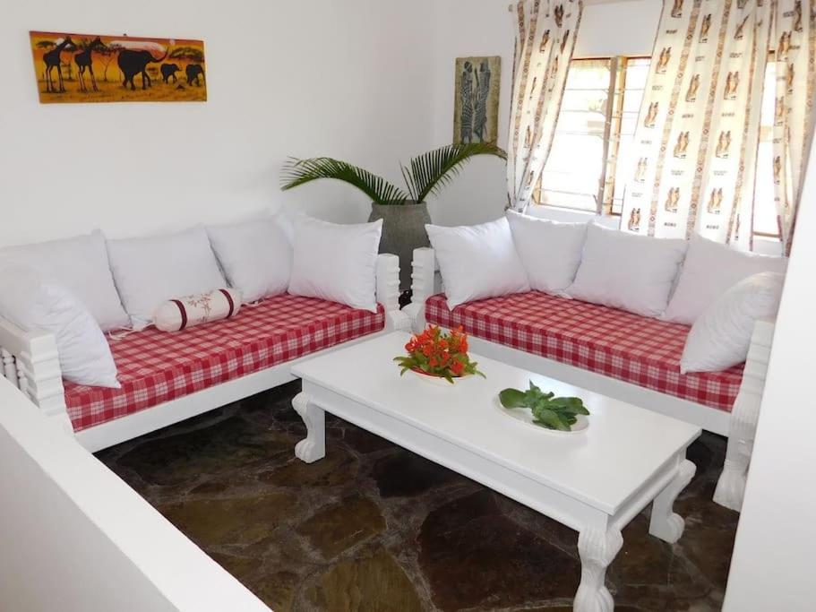 Holiday Home In Malindi Mambrui Extérieur photo